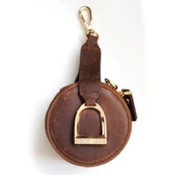 Oakbark & Chrome Stirrup Accessory Keeper -Weatherbeeta Store AK BRI 002 oakbarkandchrome.stirrupaccessory.brindle2