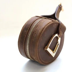 Oakbark & Chrome Stirrup Accessory Keeper -Weatherbeeta Store AK BRI 002 oakbarkandchrome.stirrupaccessory.brindle5