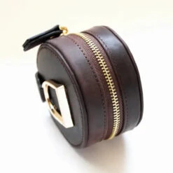 Oakbark & Chrome Stirrup Accessory Keeper -Weatherbeeta Store AK HAV 001 oakbarkandchrome.stirrupaccessory.havana4